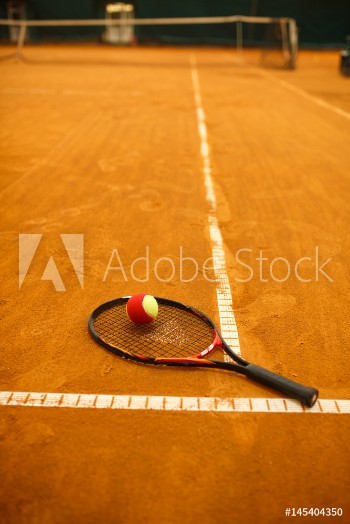 Bild på tennis racket and the ball
